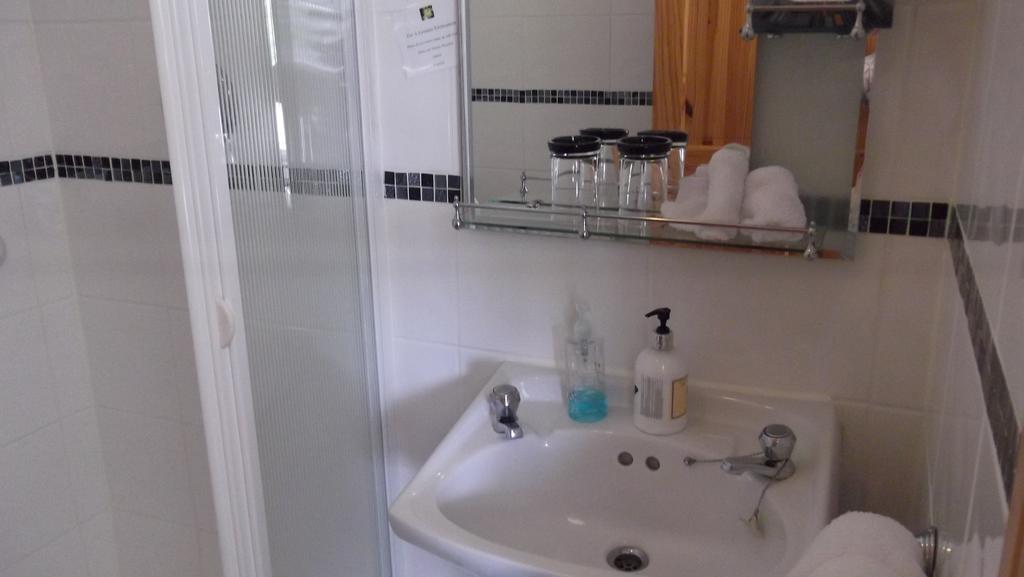 Ashley Lodge Bed & Breakfast Rosslare Harbour ภายนอก รูปภาพ