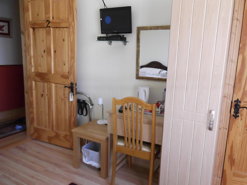 Ashley Lodge Bed & Breakfast Rosslare Harbour ภายนอก รูปภาพ