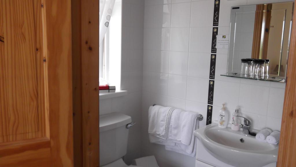 Ashley Lodge Bed & Breakfast Rosslare Harbour ภายนอก รูปภาพ